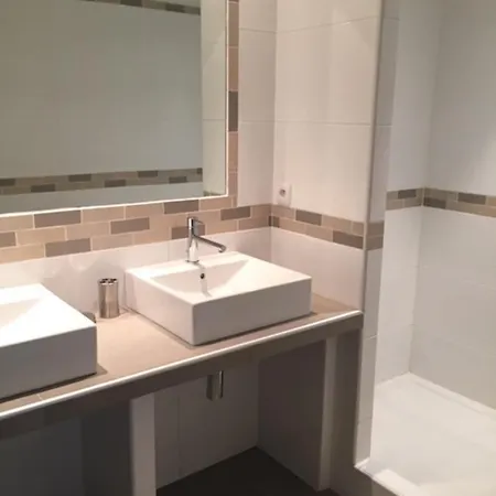 Apartman Vue Mer Avec Acces Plage Et Piscine Commune N24 *