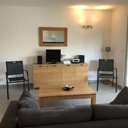 Vue Mer Avec Acces Plage Et Piscine Commune N24 Apartman